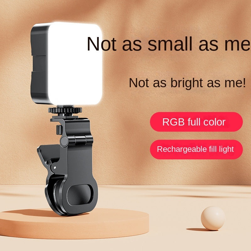 Portable outdoor mini fill light suitable for smartphones and outdoor live streaming.