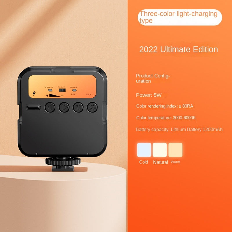 Portable outdoor mini fill light suitable for smartphones and outdoor live streaming.